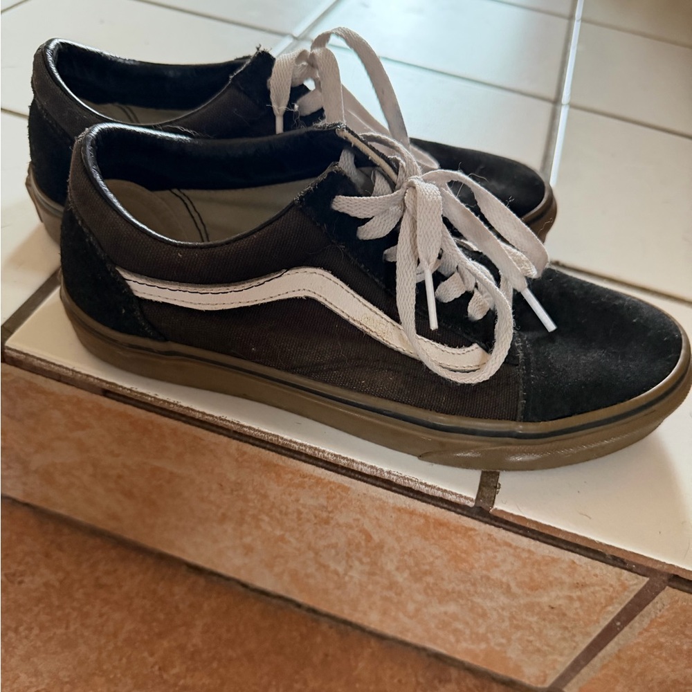 Vans - Picture 6 of 12